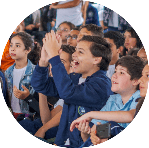 Crianças nas escolas