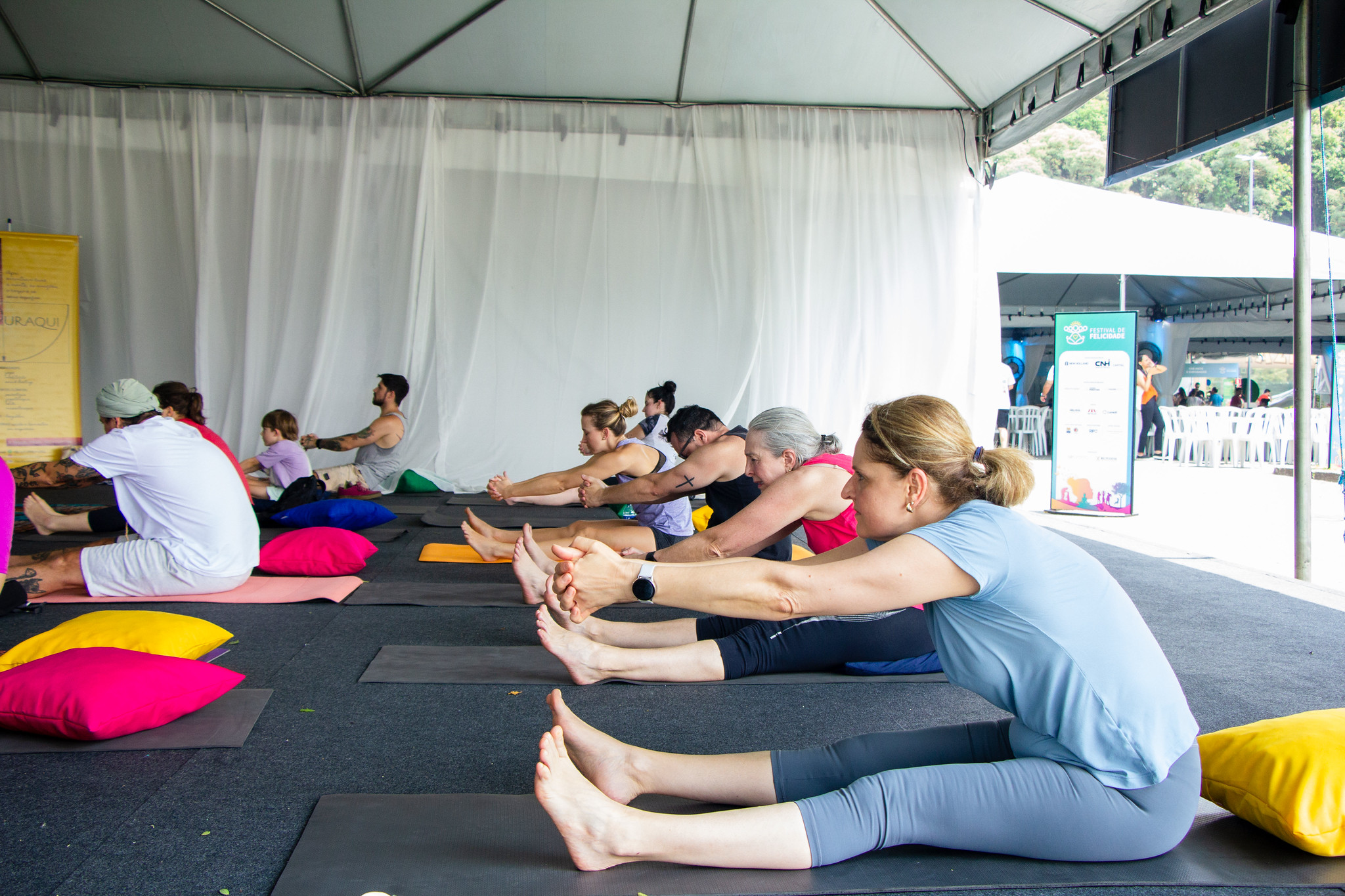 Aula de yoga ao ar livre