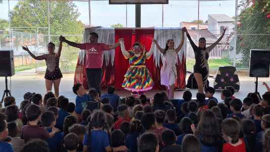 Foto 6 de 16 — Festival nas Escolas