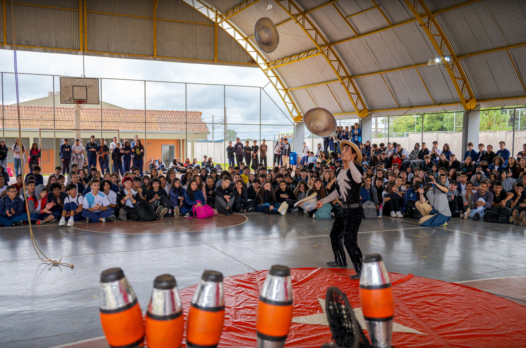 Atividade artística do Festival nas Escolas em uma escola municipal