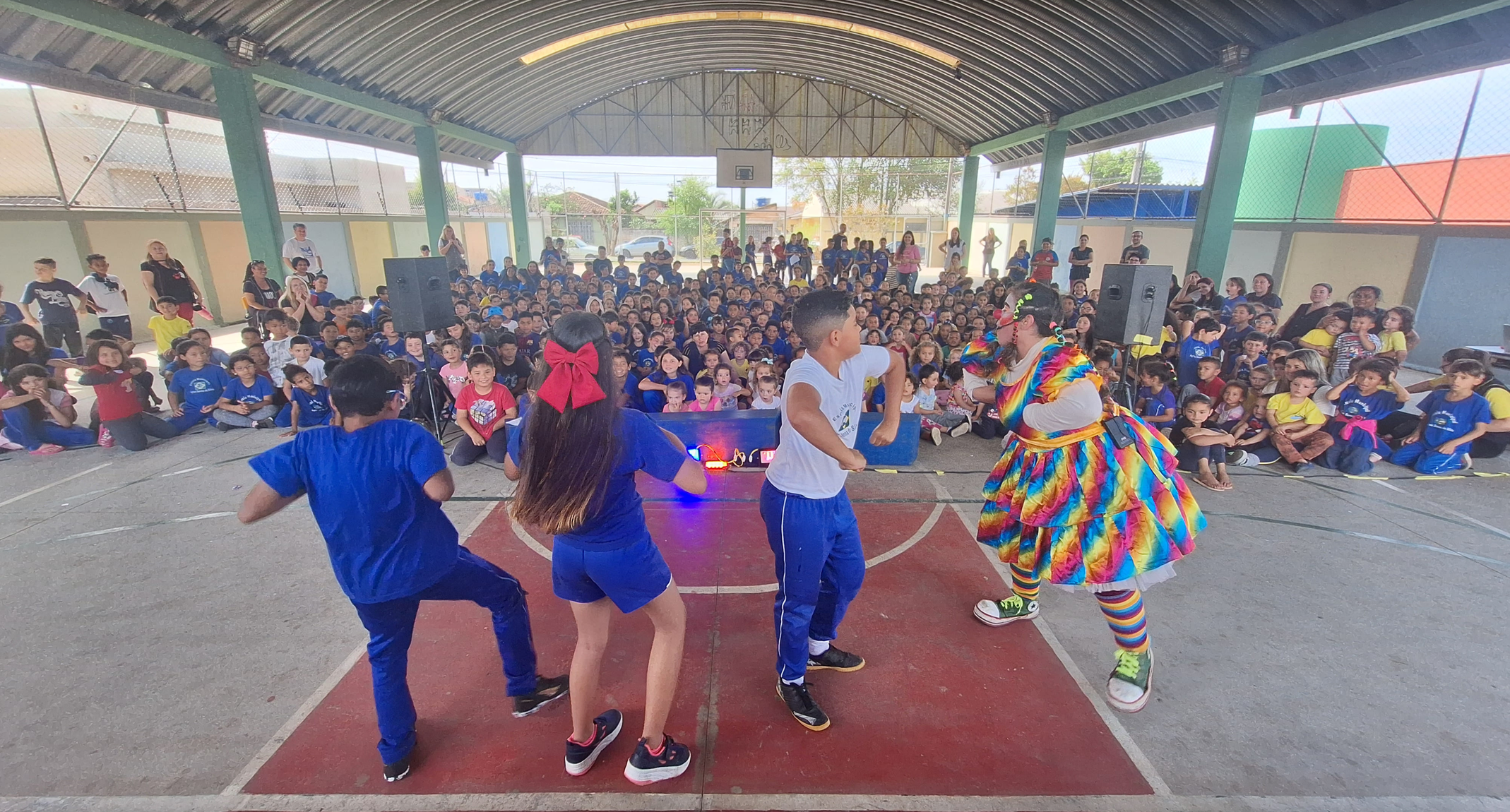 Atividade artística do Festival nas Escolas em uma escola municipal
